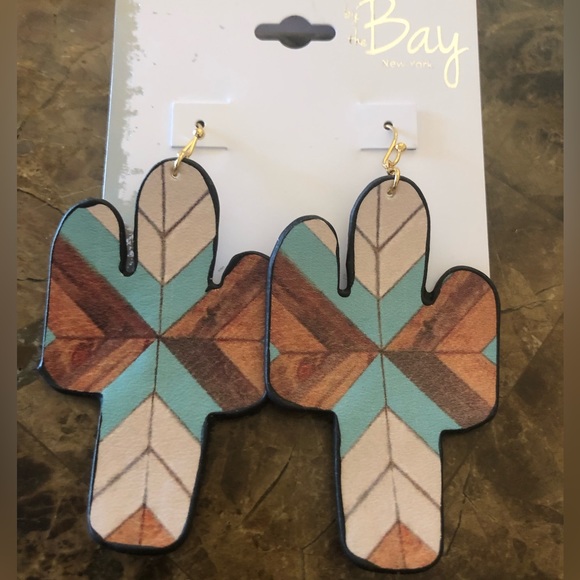 EARRING SET NWT CACTUS DANGLE EMBOSSED LEATHER - Picture 3 of 3